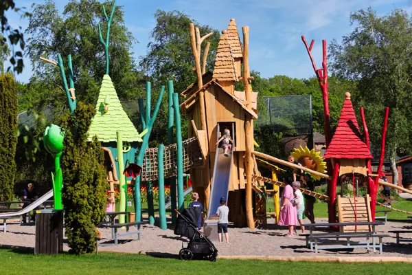 /media/3l3i5mgo/4o5a7361_blomsterparken_blomsterpigers_slot_1920px.jpeg?v=1daac57544e49c0