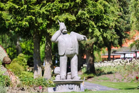 4O5A6888 Blomsterparken Dr Træls 1920Px