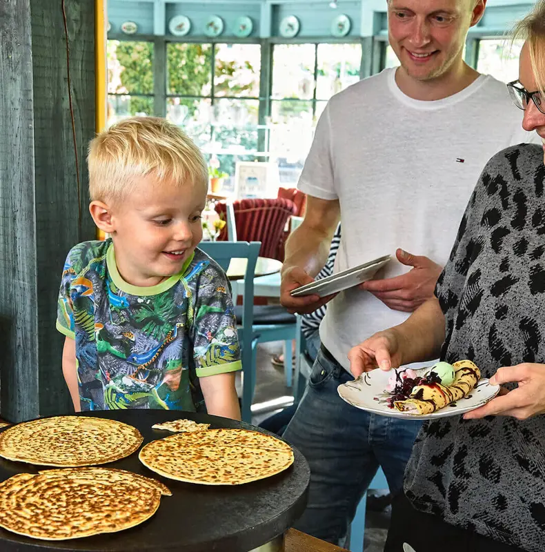 CafeKlodshans_pandekagebuffet.jpg