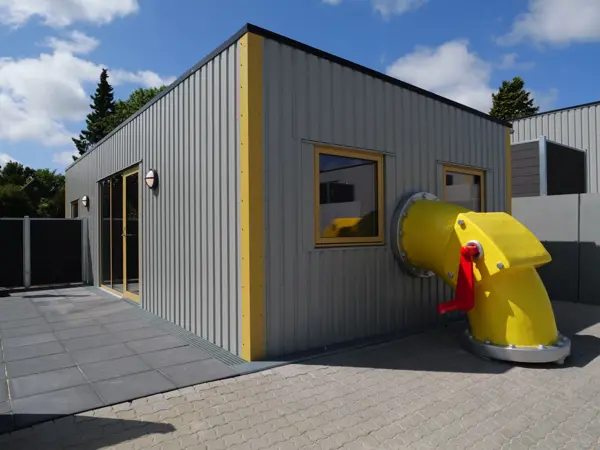 /media/dzaewchd/traels_container_p1000546.jpeg?v=1dc587e92971250