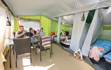 Hugotelt3 1920Px