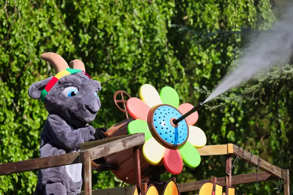 /media/je3p3mq3/4o5a7245_blomsterparken_hugoshow_1920px.jpeg?v=1daac57aa8a3f10