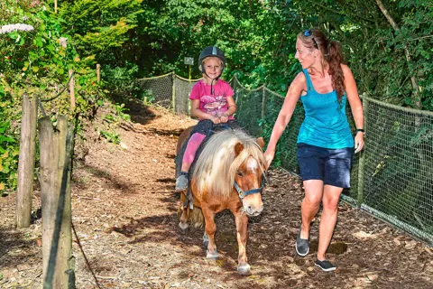 Legeland_ponyridning.jpg