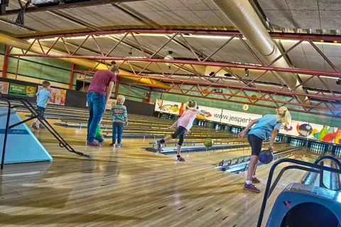 Bowling2.jpg