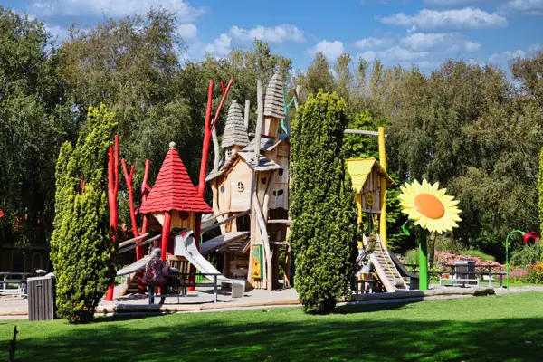 /media/qh0nss2m/blomsterparken_4o5a9897.jpeg?v=1db00448bcff740