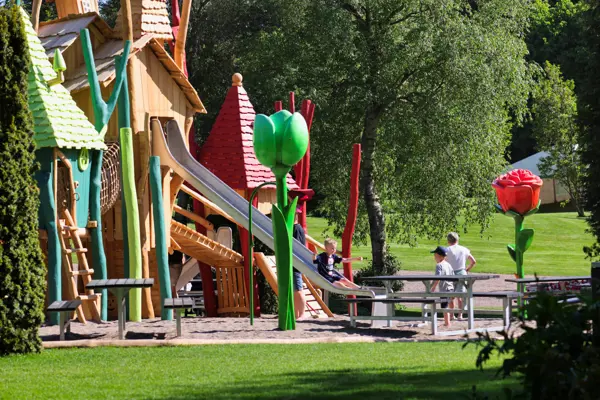 /media/r45h5rpg/4o5a7352_blomsterparken_blomsterpigers_slot_1920px.jpeg?v=1daac5753ee9d90