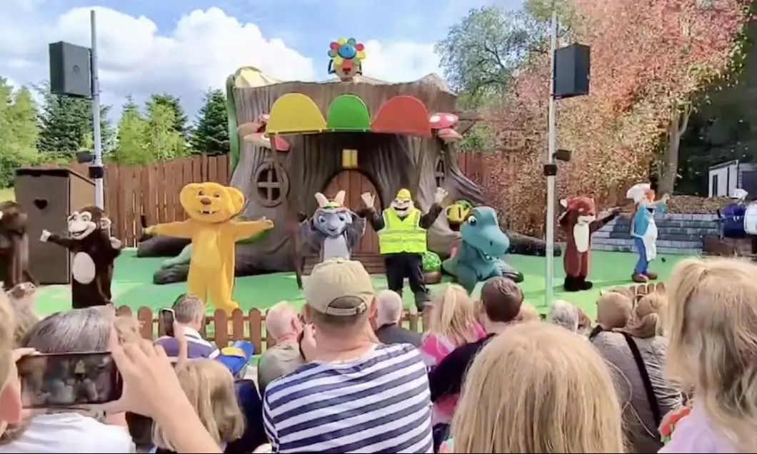 Syng Med Dino - morgenshow 
