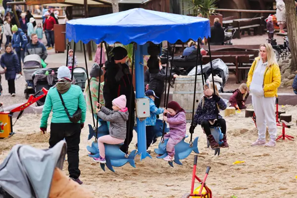 /media/uz5hj4zu/delfin_karussel_4o5a6267_1920px.jpeg?v=1dab80f2e7c4fd0